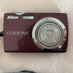 Nikon Coolpix S230: Plum (purple)