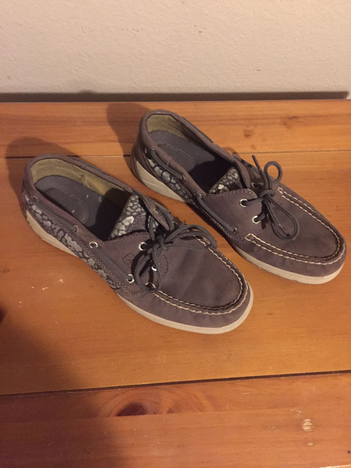 Ladies Sperrys 71/2