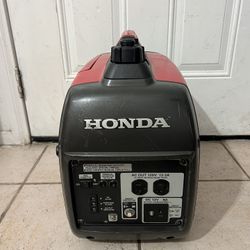 Honda generator, 2000 watt, Quiet, Good condition, Work perfectly 
