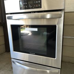 Frigidaire 24” Single Gas Wall Oven 