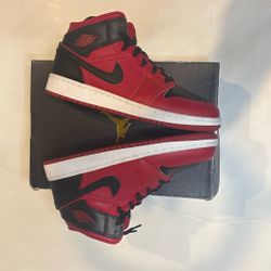 Jordan 1  ~ CHI - Black Toe ~ 6Y 