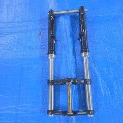 HARLEY DAVIDSON SOFTAIL BLACKLINE FXS 2011-2013 FRONT END SUSPENSION LEGS AXLE TRIPLE TREES. 