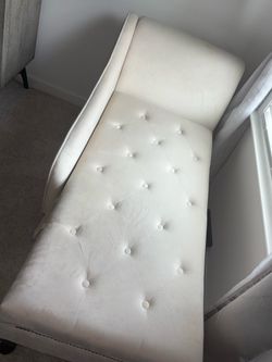 White tufted chaise lounge