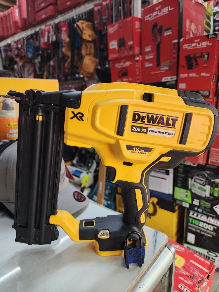 DEWALT 20V CORDLESS FINISH NAILER 18 GA XR BRUSHLESS $239