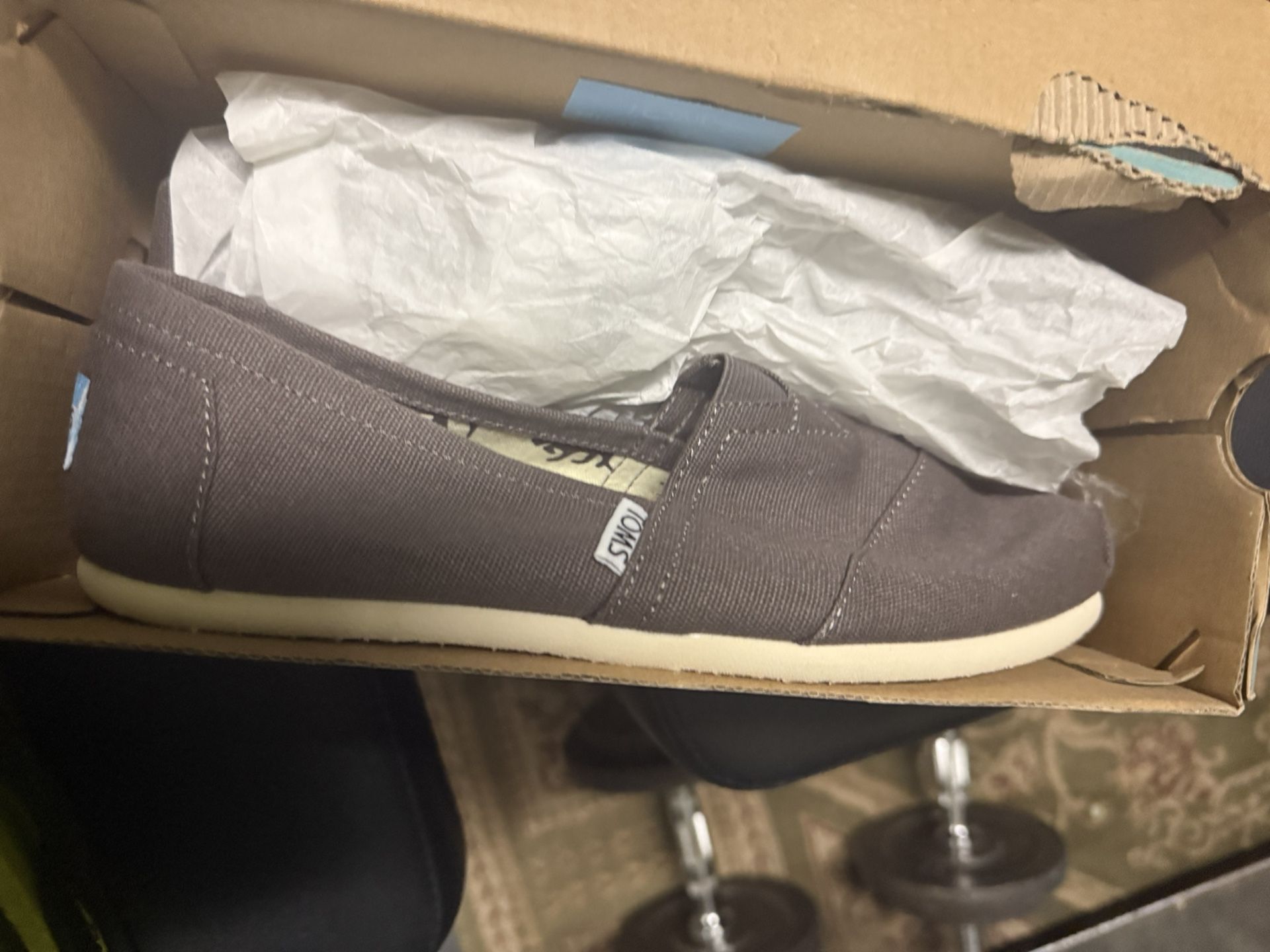 Womens Toms 7.5 New In Box