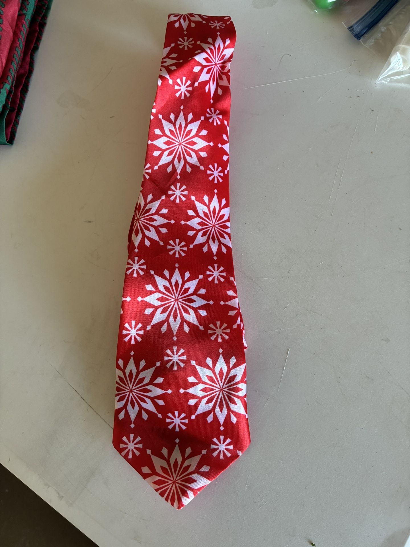 Christmas Necktie Plays Music