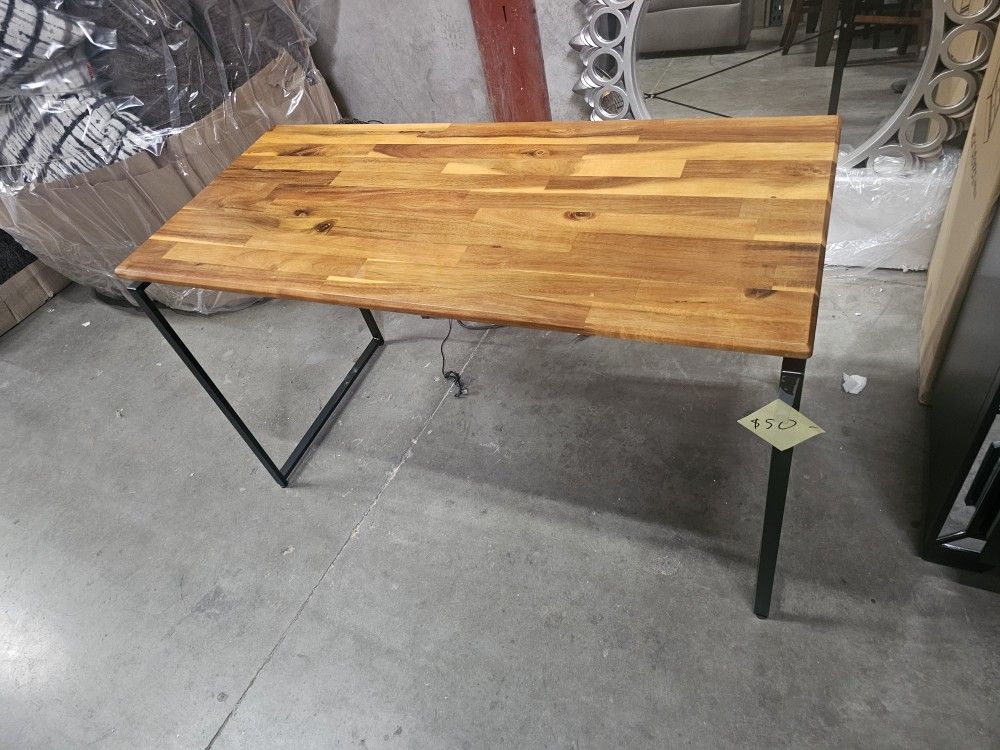 Warehouse Clearance Sale! Brand New Desk