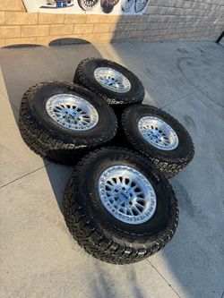 KMC 17x8.5 6x139.7 and 35 inch tires