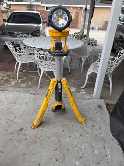 Dewalt 20v tripod light