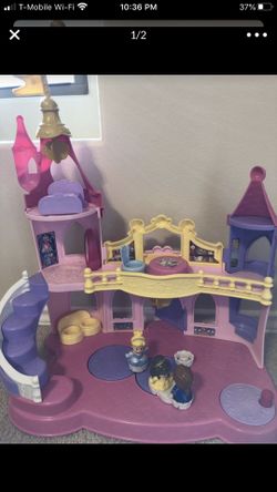 Little people Disney castle