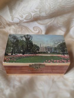 Vintage rare 1960’s Cedar Wood Washington D.C. Souvenir Trinket Box White House