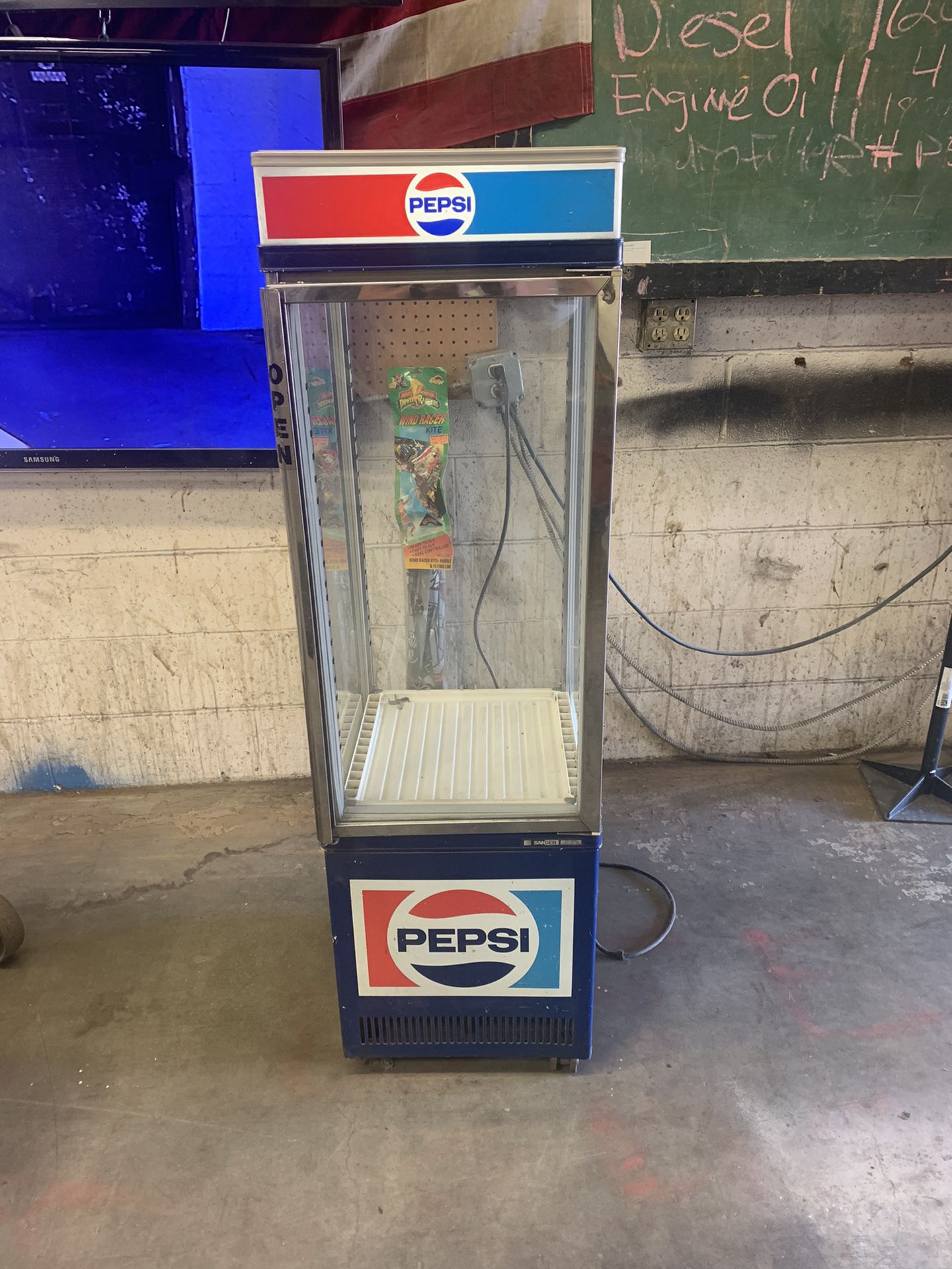 Free Vintage Pepsi refrigerator/ cooler