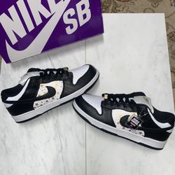 Nike X Supreme Dunk Low
