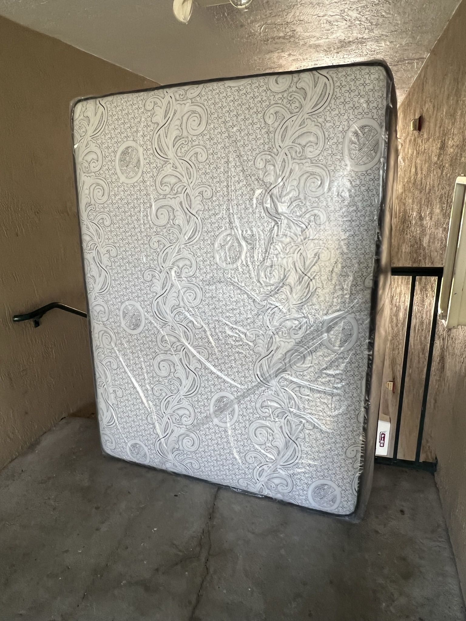 Mattresses: twin, full , queen regular , Colchon Nuevo Colchones plush or pillow top available cama bed mattress