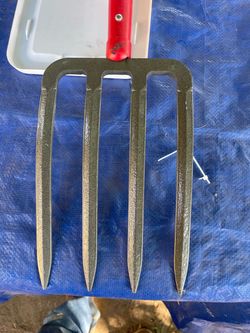 Spading garden fork