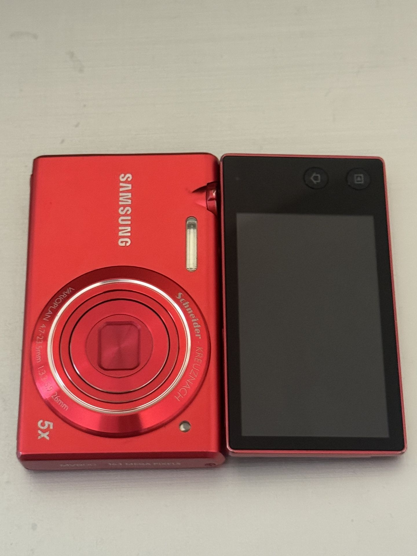 Samsung MV800 16.1MP Digital Camera Flip-out Touch Screen Vlog 5x Zoom Red