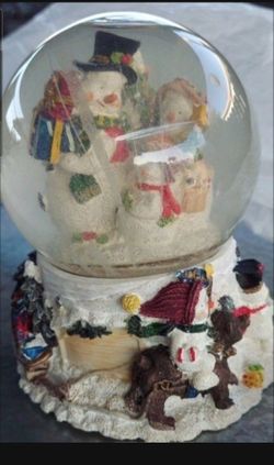 Classic 1980s Snowman Snowglobe Vintage Collectible  Box 8