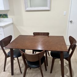 Dining Table And 4 Chairs 