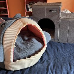 Perfect Pet Stairs & Shark Shaped Pet Bed Bundle!