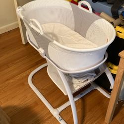 Bassinet. Clean. $100 OBO