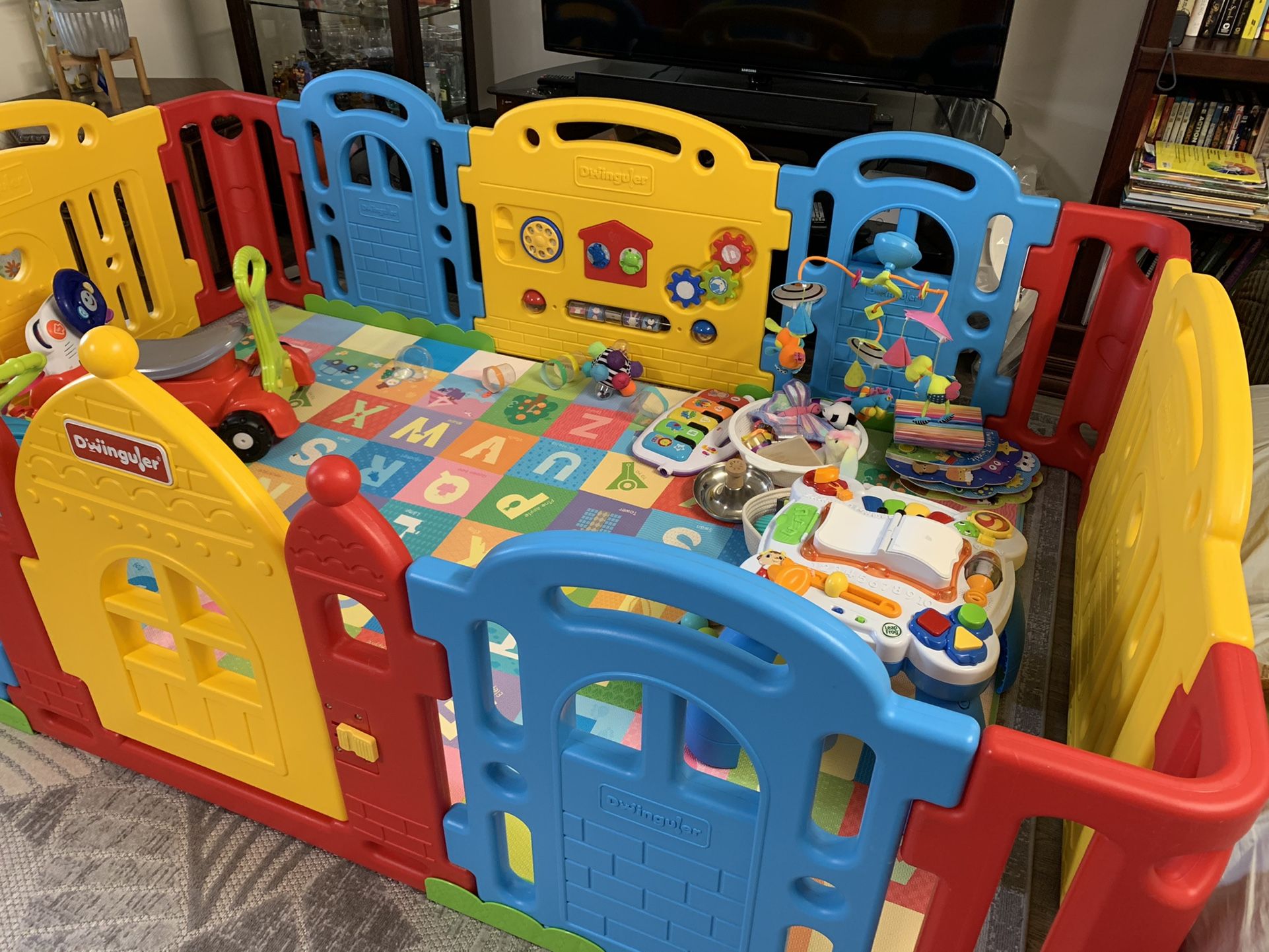 Dwinguler Castle Playpen-Rainbow