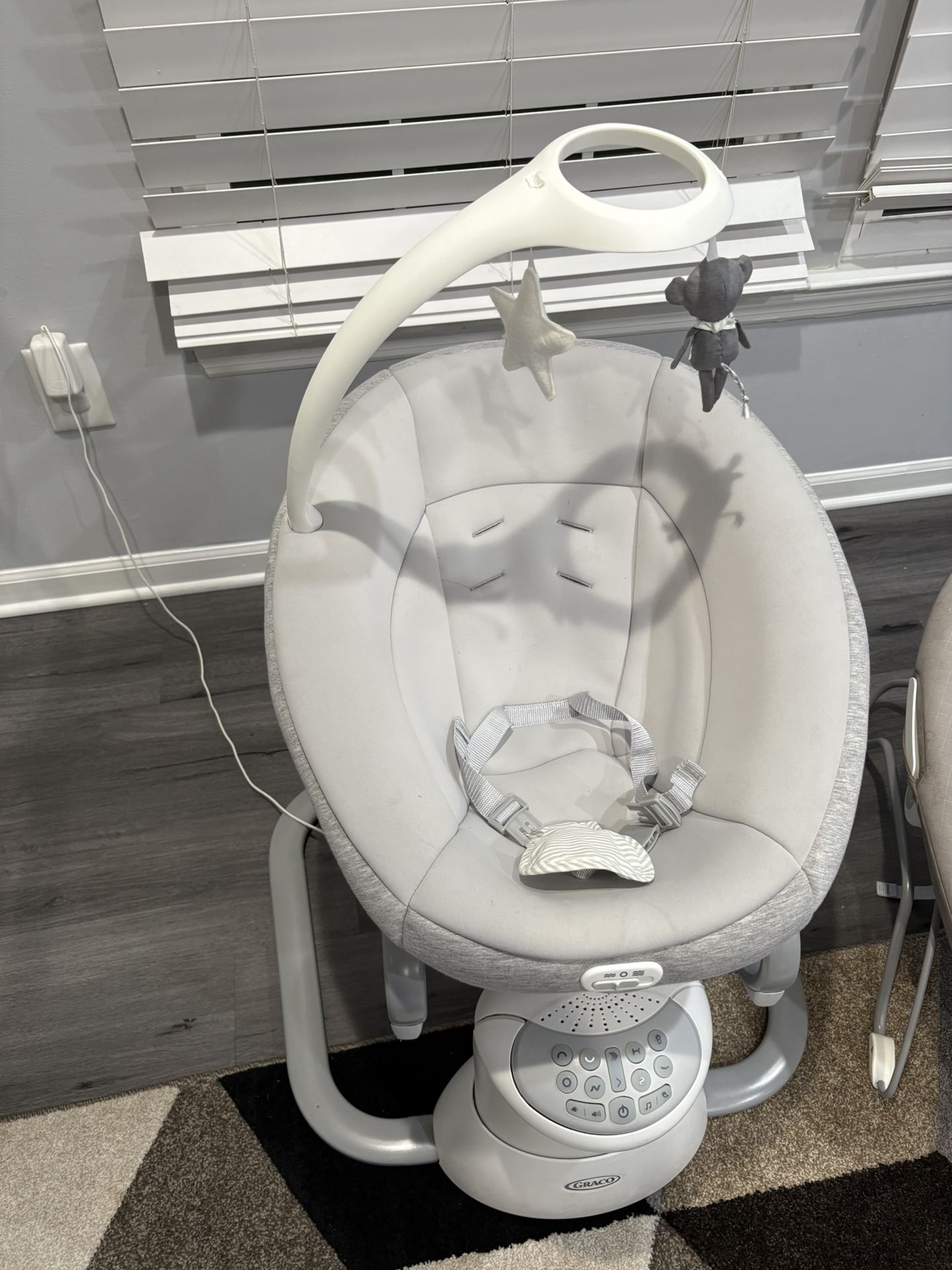 Graco SmartSense Baby Swing with Cry Detection Technology