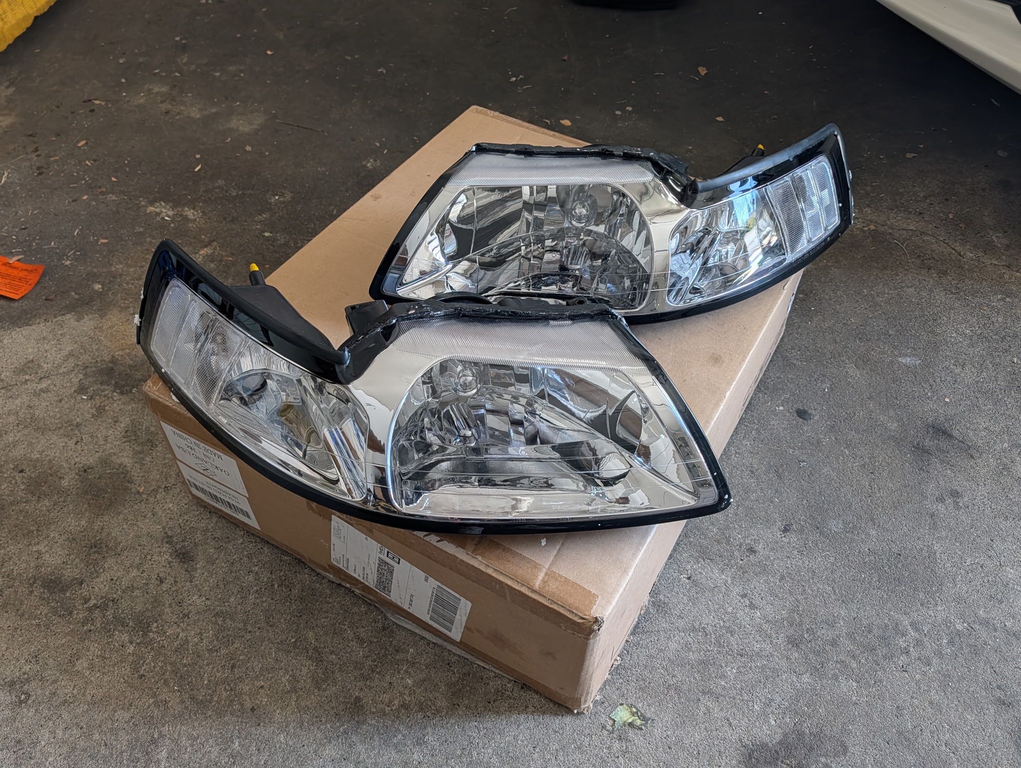 Clear Headlights 99-04 Mustang