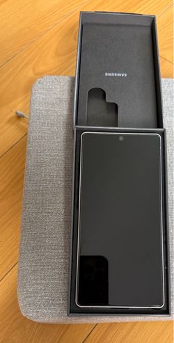 Samsung Galaxy Smartphone in Box used like new