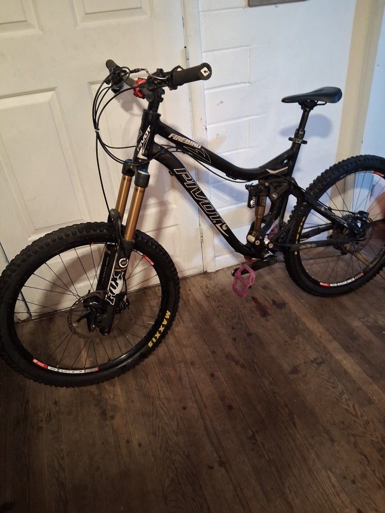 Pivot Downhill Bike.