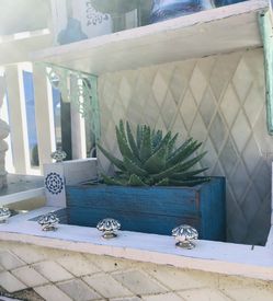 PLANT STAND W/ PLANTER BOX