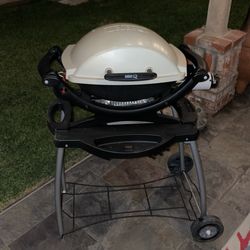 Portable Small Weber BBQ Grill w/Rolling Stand