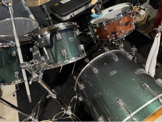 Rare Brazilian RMV drum set