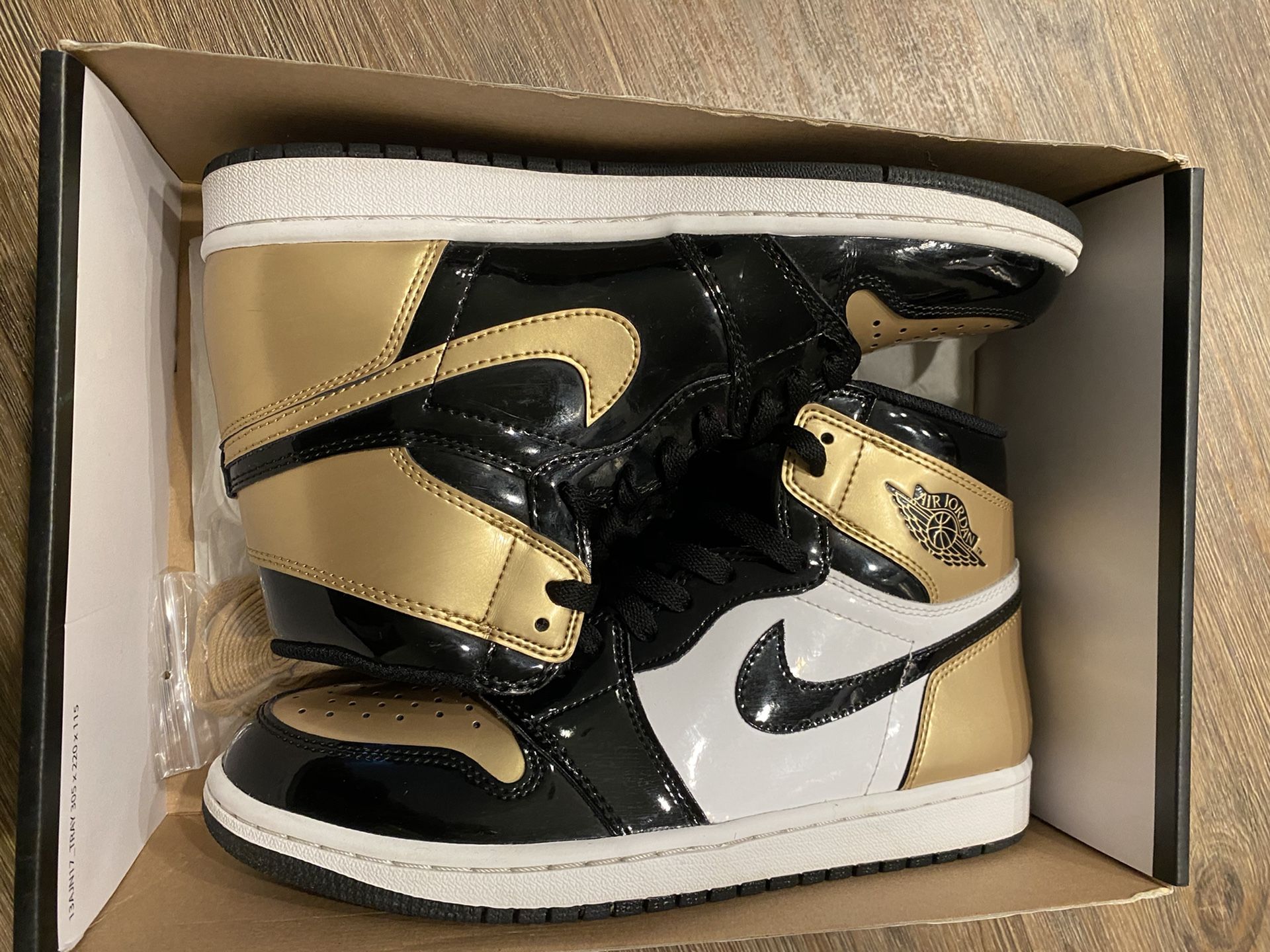 Gold Toe Jordan 1’s Size 8