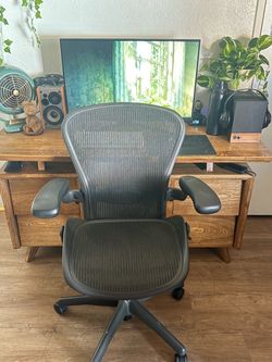 Herman miller aeron size B office chair