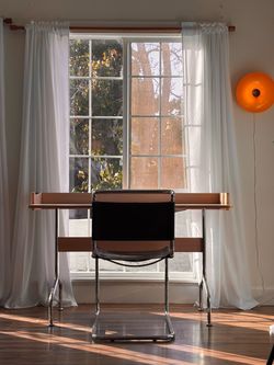 Pavilion AV17 style desk