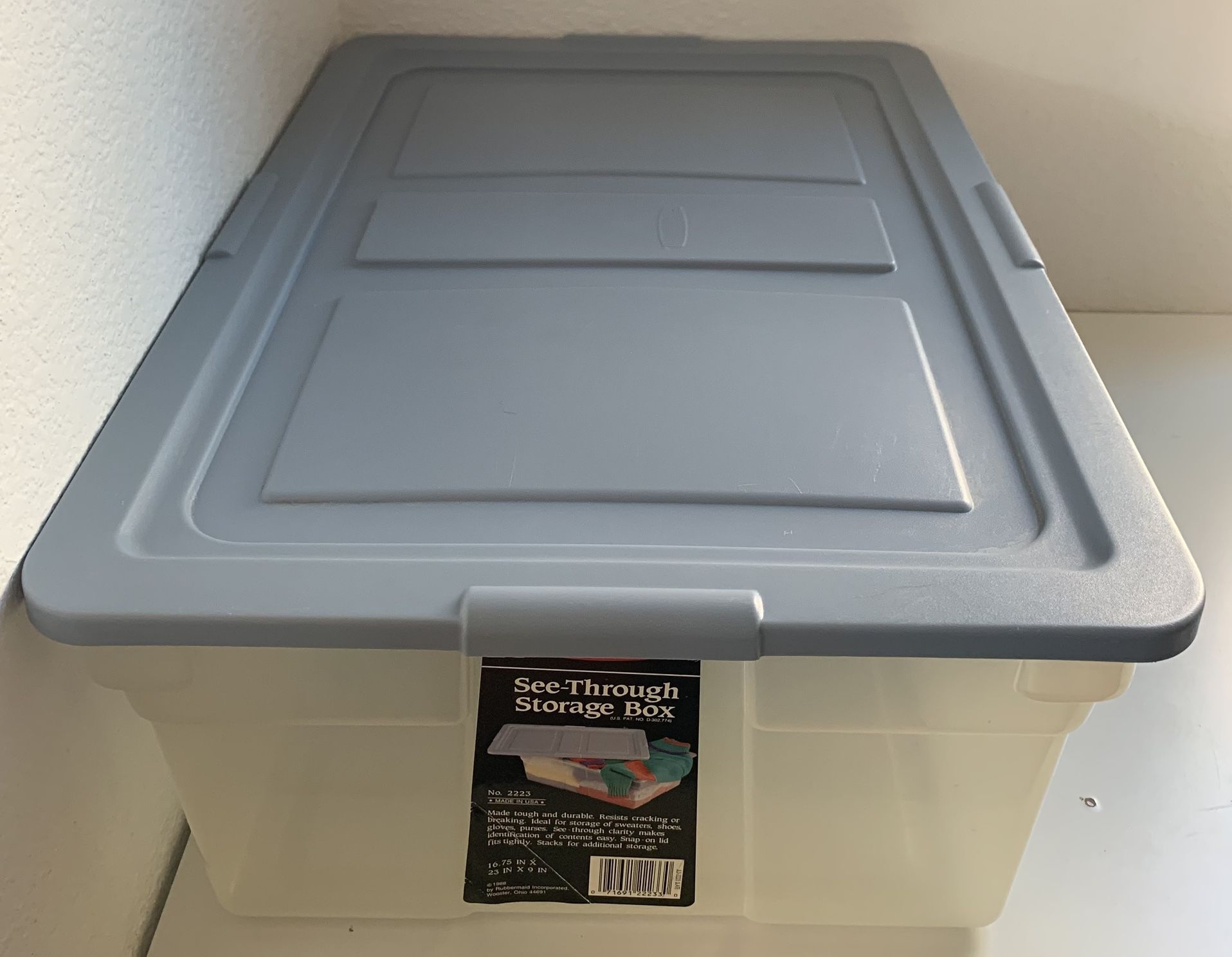 RUBBERMAID STORAGE BOX CONTAINER 