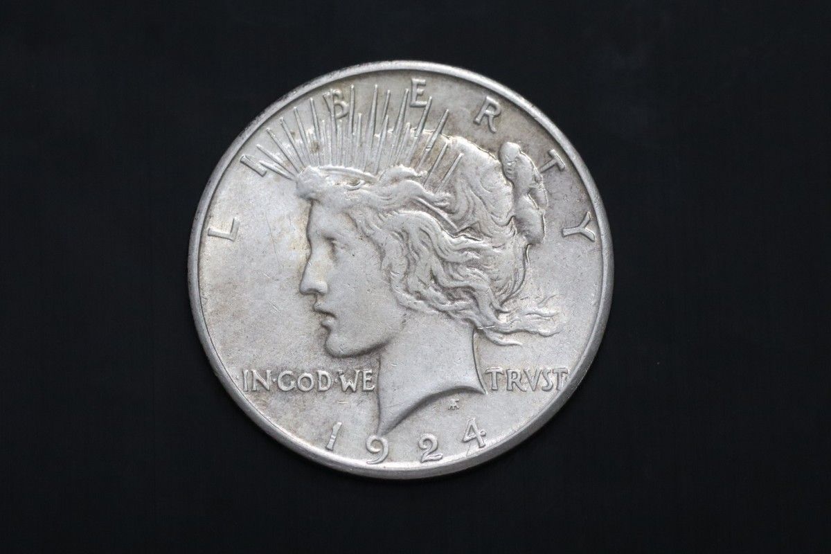1924s Semi Key Date Beautiful Peace Dollar Coin
