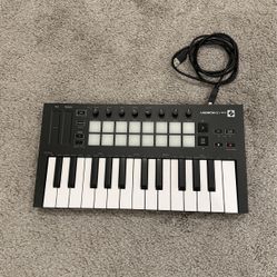Novation Launch Key Mini Keyboard - Like New