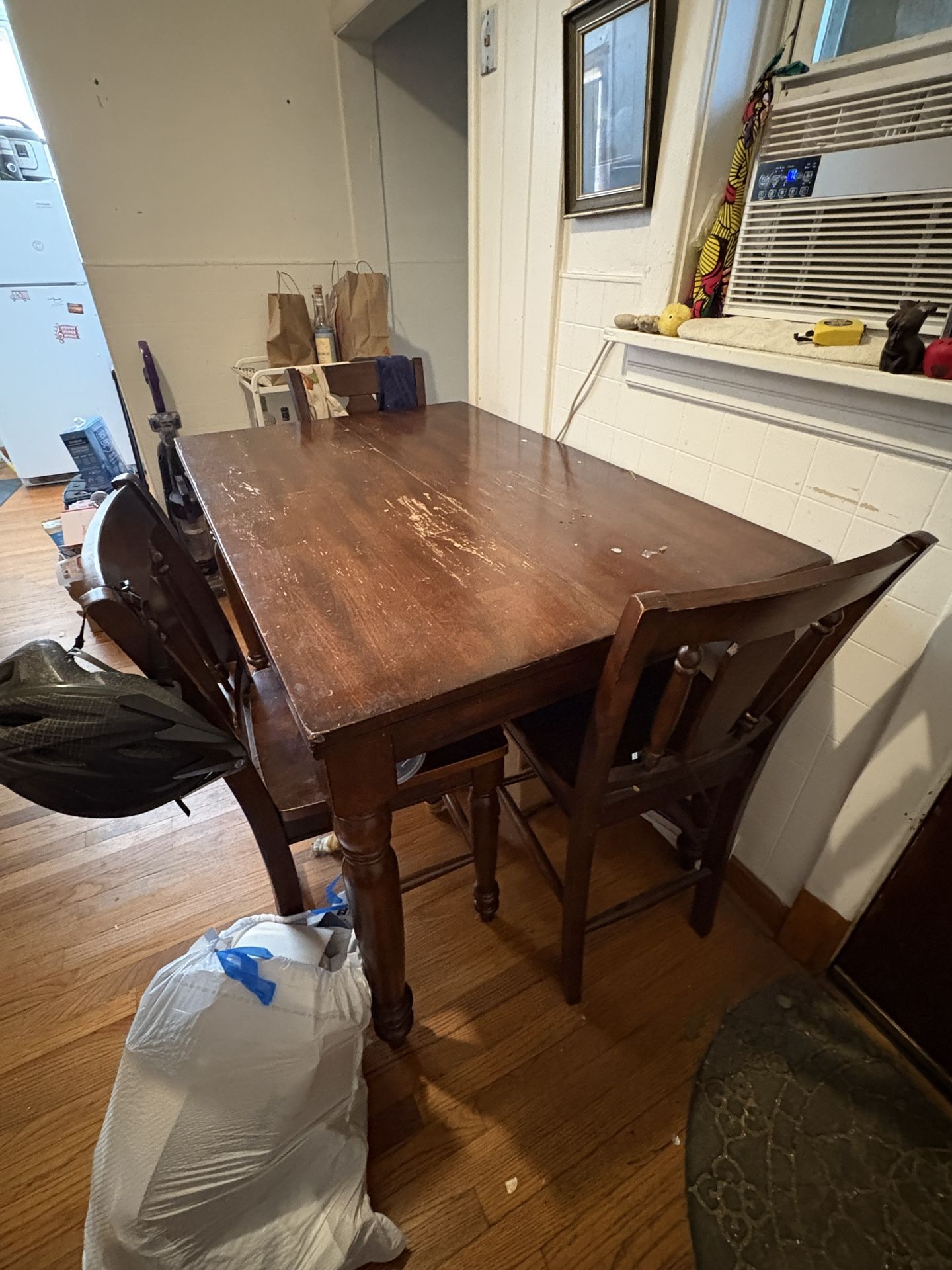 Bar Height table With 4 Chairs
