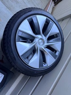 Set of 4 Pirelli Winter Tires with 19” Wheels — 255/45R19