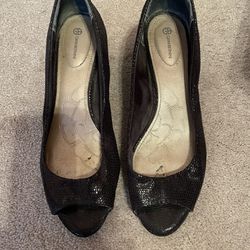 giani bernini black peep toe heels - 7.5 EUC