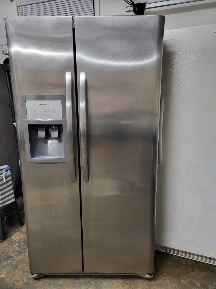 2020 Frigidaire 25.5 Cu. Ft. Side-by-Side Refrigerator .