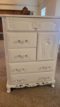 White Hutch with a secret jewelry box in green velvet $130.00