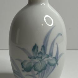 Vintage Hand Crafted Otagiri Original Japan 5-1/2” Bud Vase Iris