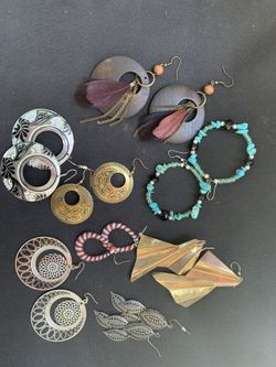 8 pairs of earrings