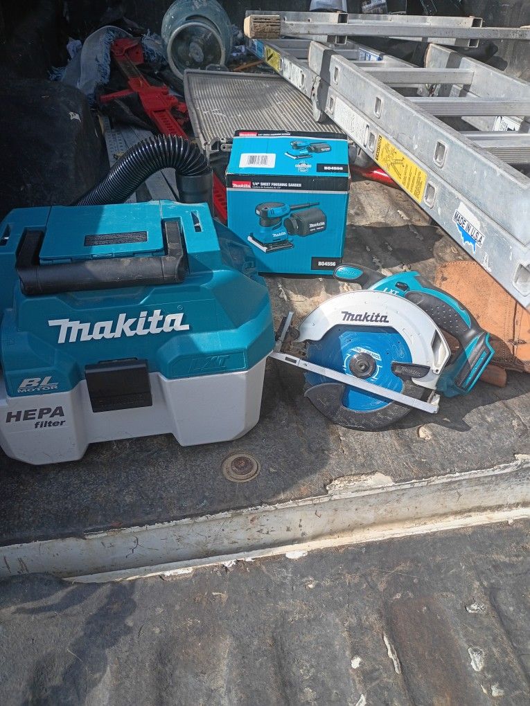 Makita 18 Volt Vacuum And Saw