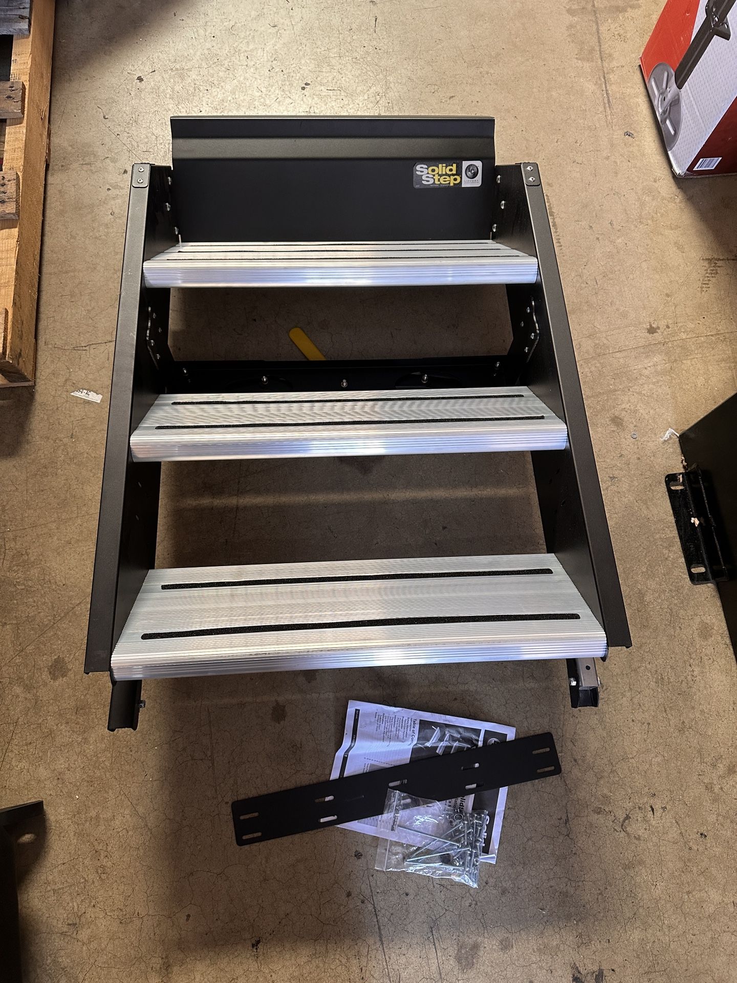 Lippert 791573 RV Travel Trailer Solid Triple Step for Entry Doorway 30 ...