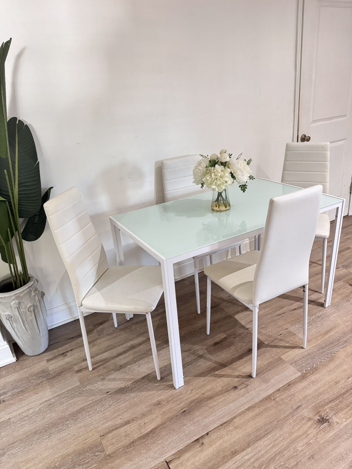 Modern Glass Dining Table w/ 4 Chairs – Like New