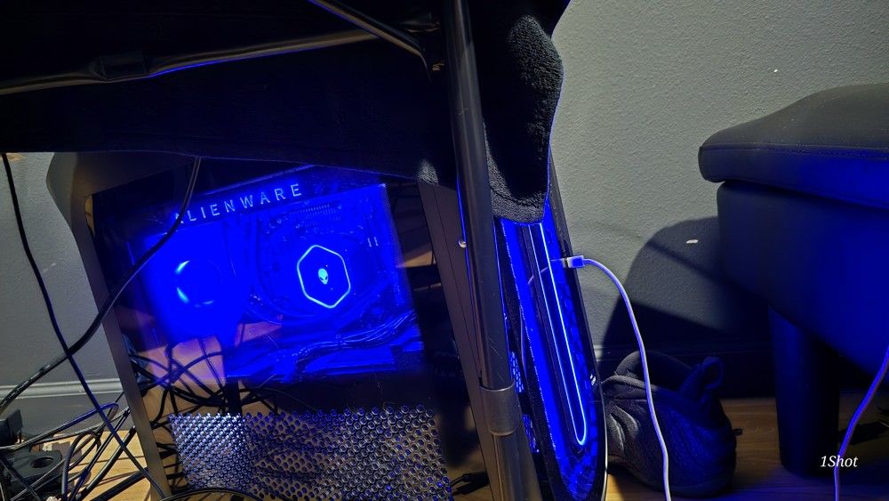 Gaming Set Up Alienware R15 And 2 Monitors 