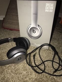 Special Edition Space Gray Beats Solo 2 Wireless